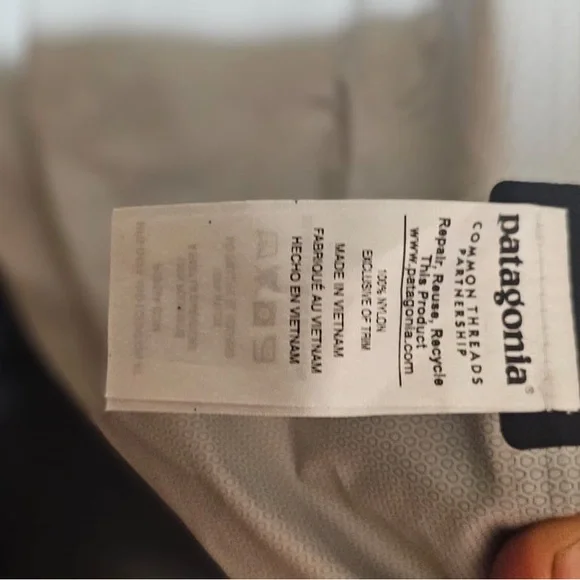 Patagonia Black Windbreaker Jacket Lightweight Weather-Resistant - Picture 5 of 6